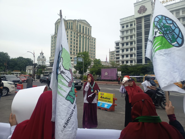 Aliansi Perempuan Cipayung Plus minta akun TikTokers yang hina Kahiyang Ayu ditangkap. [Istimewa]