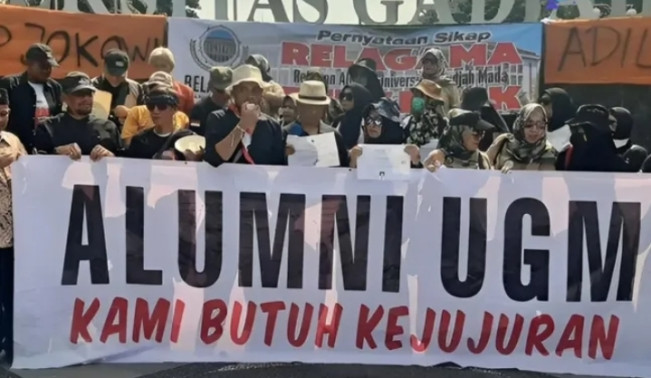 Alumni UGM lakukan aksi tuntut transparansi perihal kasus Ijazah Jokowi. [Instagrm]