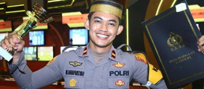 Ilustrasi Iptu Afan saat menerima penghargaan. [Instagram]