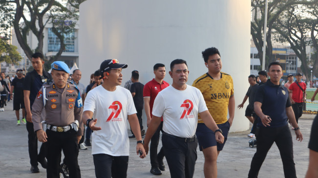 Kapolda Sumut jalan santai di hari minggu. [Istimewa]