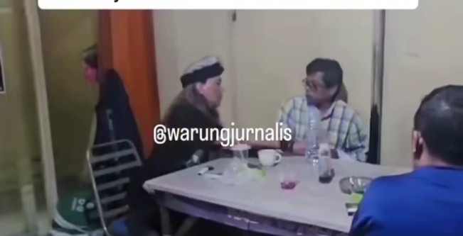 Proses penggrebekan yang dilakukan polisi terhadap para wartawan gadungan. [Instagram]