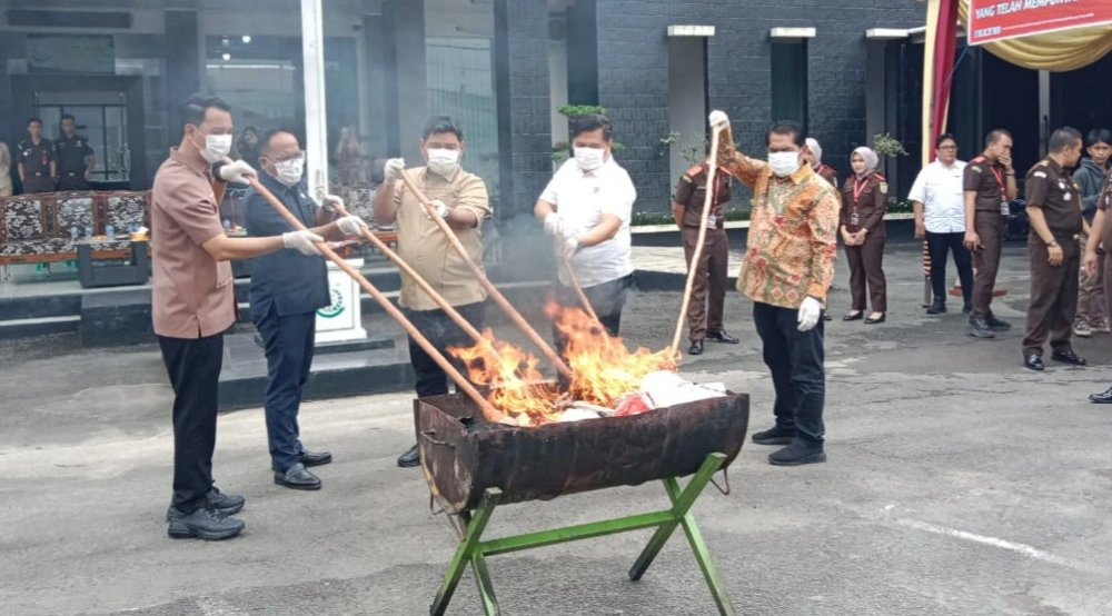 Kejari Rejang Lebong Musnahkan BB 63 Perkara, Bupati dan Ketua DPRD Kompak Dukung Penegakan Hukum