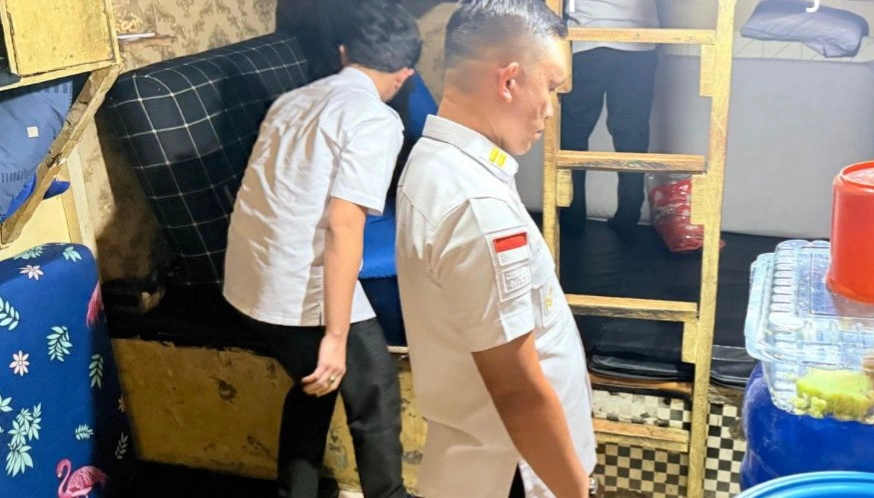 Kepala KPLP Lapas Curup, Epan Arisandi memimpin razia mendadak. (Istimewa)