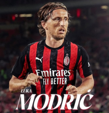 Luka Modric resmi berseragam AC Milan dengan kontrak setahun. [Instagram]