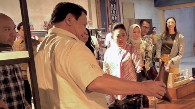 Prabowo dan Titiek Soeharto saat berkunjung ke Mal Sarinah. [InstagramPrabowo]