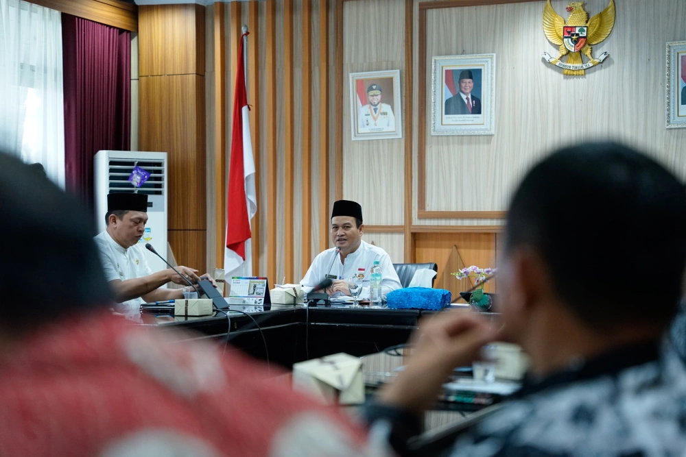 Pj Sekda Provinsi Bengkulu, Herwan Antoni ikut memberikan arahan dalam rakor bersama Dinas PU Bengkulu Utara. (Foto : Humas Provinsi Bengkulu)
