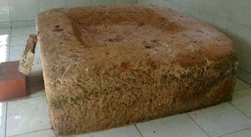 Selain dikenal dengan pemandian, kawasan wisata Suban Air Panas Rejang Lebong memiliki Batu Trisakti yang kaya akan sejarah budayanya