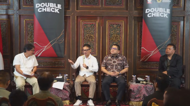 Diskusi double check tema 'Stimulus Ekonomi Bisa Dongkrak Ekonomi Rakyat?'.. [FT News]