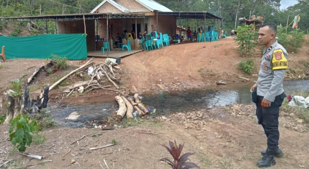 TKP Seorang Pria tewas di Rejang Lebong usai tenggak racun rumput. (Polres Rejang Lebong)