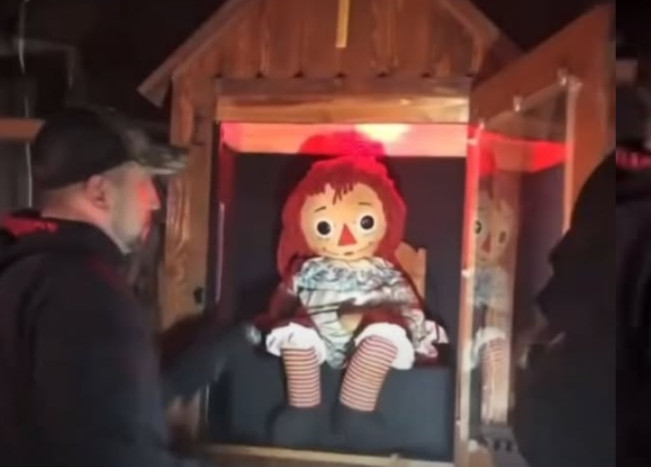 Hilang Saat Penjaganya Ditemukan Tewas di Kamar Hotel, Boneka Annabelle Sisakan Misteri