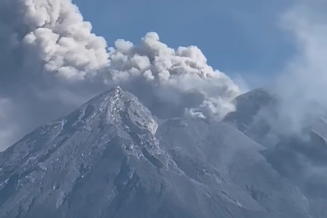 Rabu Pagi Ini, Gunung Semeru Alami 5 Kali Erupsi: Tinggi Letusan Hingga 1000 Meter