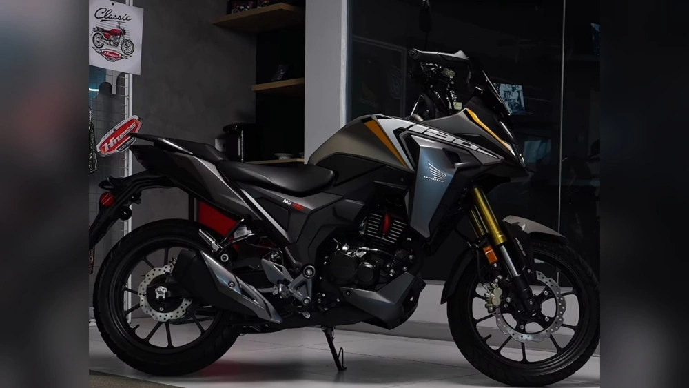 Tampilan Honda NX190 warna hitam. [Instagram @hondamotosperuoficial]