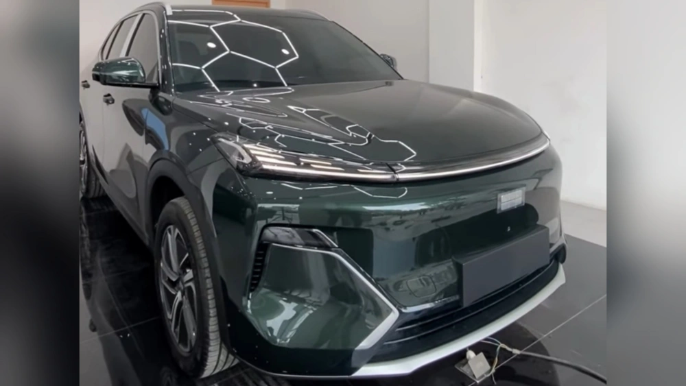 Body Starray EM-i dari depan dan samping. [Instagram @geelycibubur_riza]