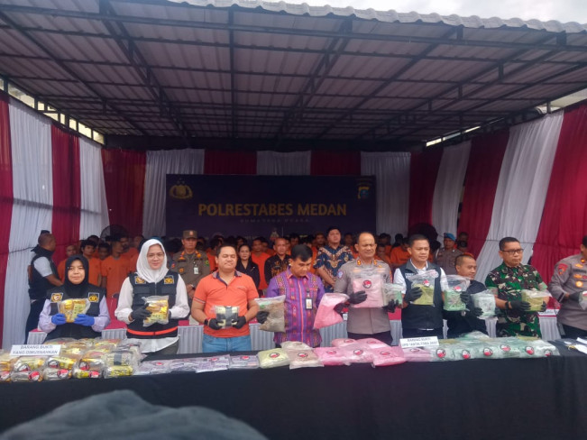 Polisi menunjukan barang bukti hasil Ops Antik Toba 2025. [Dok Polrestabes Medan]