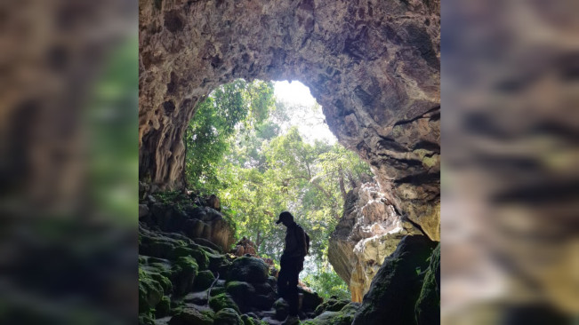 Wisatawan berada dalam goa di Silokek Sijunjung. [Instagram]