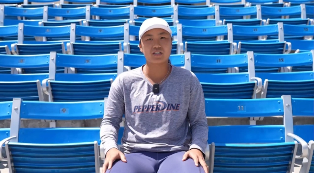 Petenis putri Indonesia, Janice Tjen dalam sebuah sesi wawancara. [Instagram @pepperdinewten]