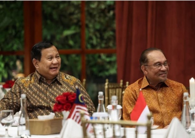 Prabowo Sambut Hangat Kedatangan PM Malaysia Anwar Ibrahim di Kertanegara