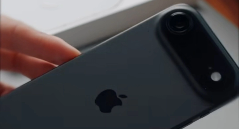 iPhone Air super tipis memiliki satu kamera. [Instagram @renzsadiwa]