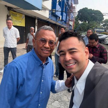 Dahlan Iskan bersama Raffi Ahmad. [Instagram @dahlaniskan19]