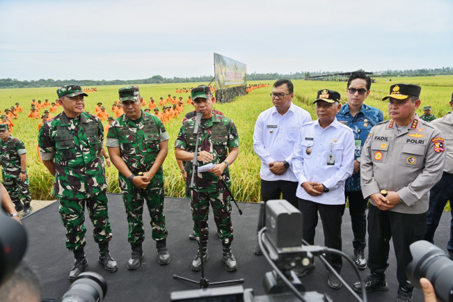 Panglima TNI di Deli Serdang menghadiri panen raya. [Istimewa]