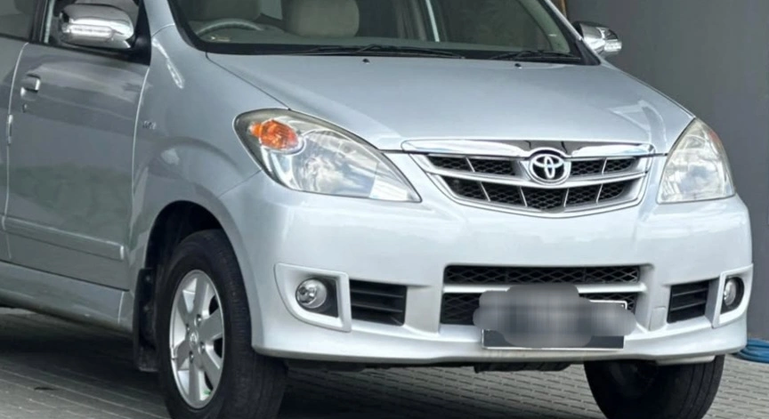 Toyota Avanza 2011-2013. [Instagram @fikars.hbl]