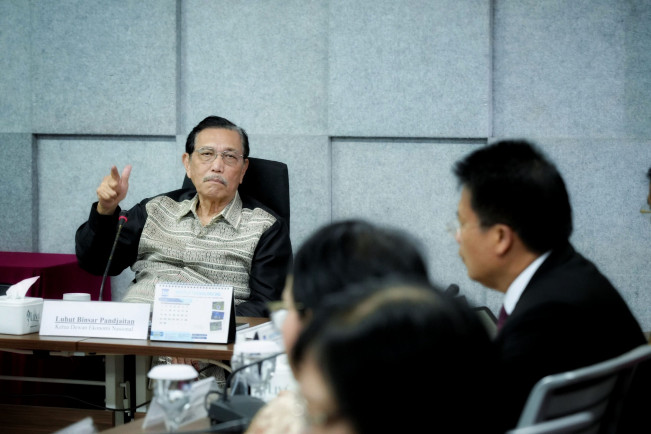 Luhut Binsar Panjaitan memimpin rapat bahas KEK Danau Toba. [Istimewa]
