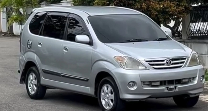 Toyota Avanza. [Instagram @mobilsekensumbar]