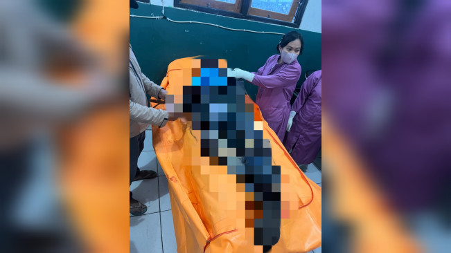 Korban pembacokan dievakuasi. [Dok Polri]