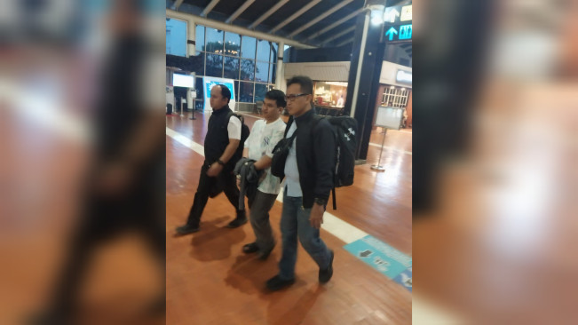 Polisi memboyong 1 orang pelaku TPPO. [Dok Polri]