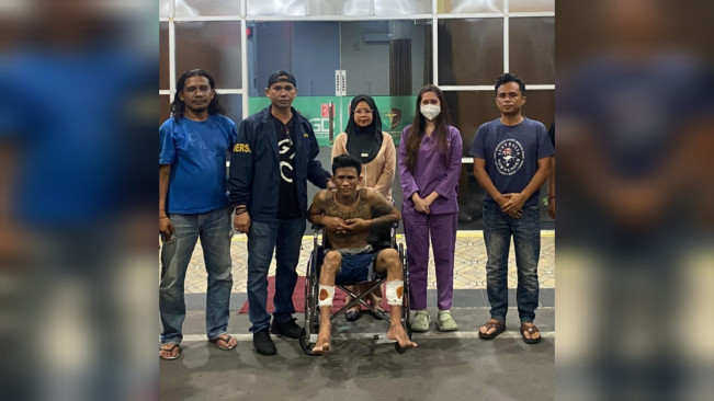 Pelaku curanmor dibawa ke rumah sakit. [Istimewa]