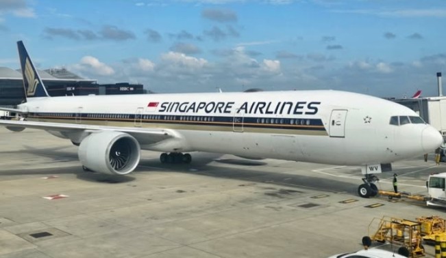 Suguhkan Daging Babi ke Penumpang Muslim, Singapore Airlines Akhirnya Minta Maaf