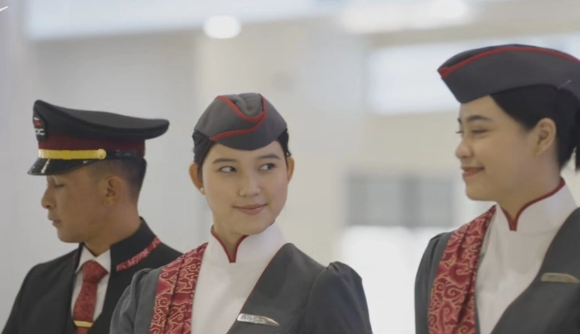 Petugas kereta cepat Whoosh. [Instragram @keretacepat_id]