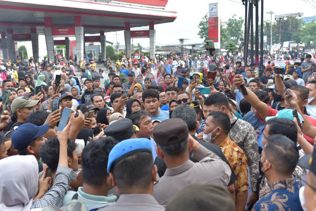 Brimob Redam Ketegangan Saat Eksekusi Bangunan di Tanjung Mulia Medan