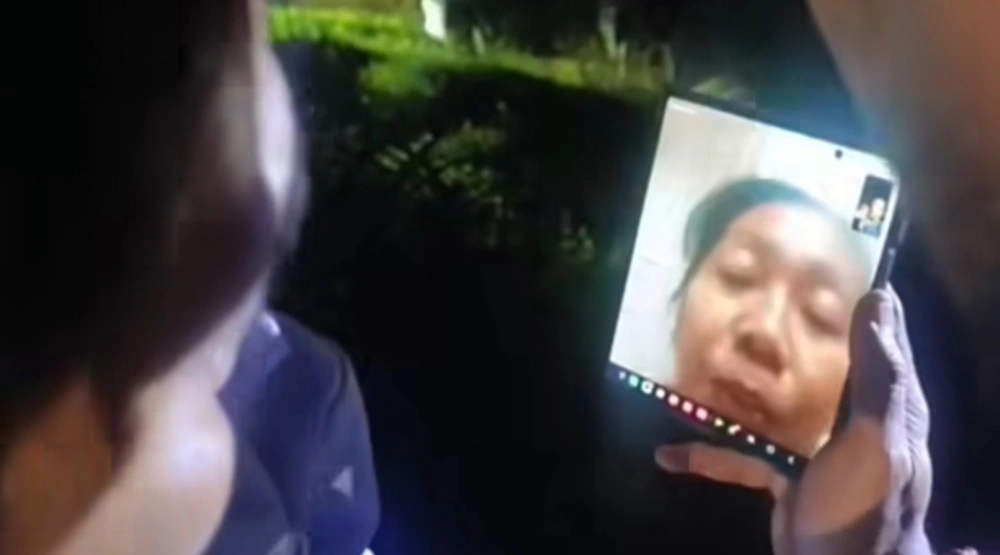 Orang tua Bilqis saat melakukan video call usai anaknya ditemukan. [Instagram @makassar_iinfo]