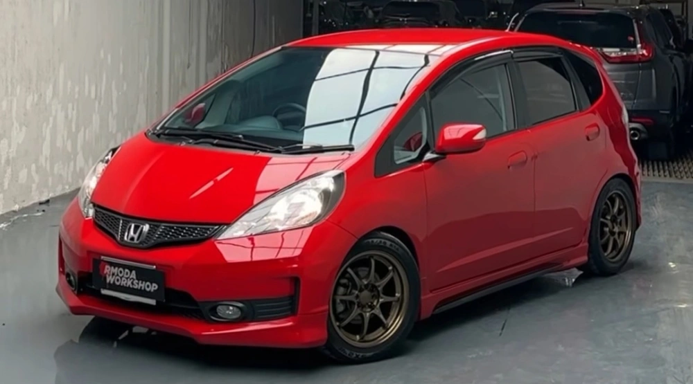 Honda Jazz. [Instagram @rmoda.bodywork]