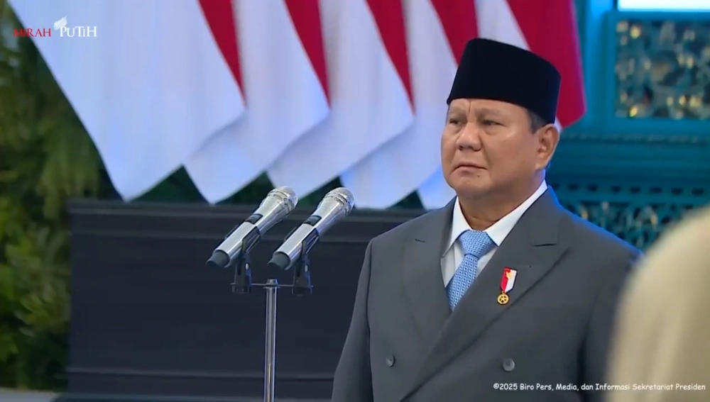 Presiden RI dalam kegiatan penetapan 10 tokoh menjadi Pahlawan Nasional. [Youtube @sekretariatkabinet]