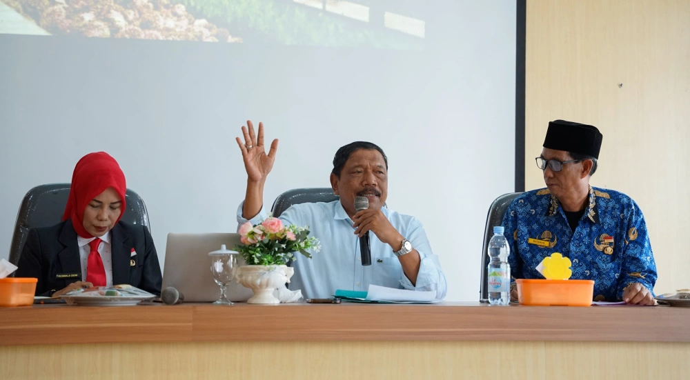 Wagub Bengkulu memimpin rapat penetapan harga TBS sawit. [Dok. Media Center Pemprov Bengkulu]