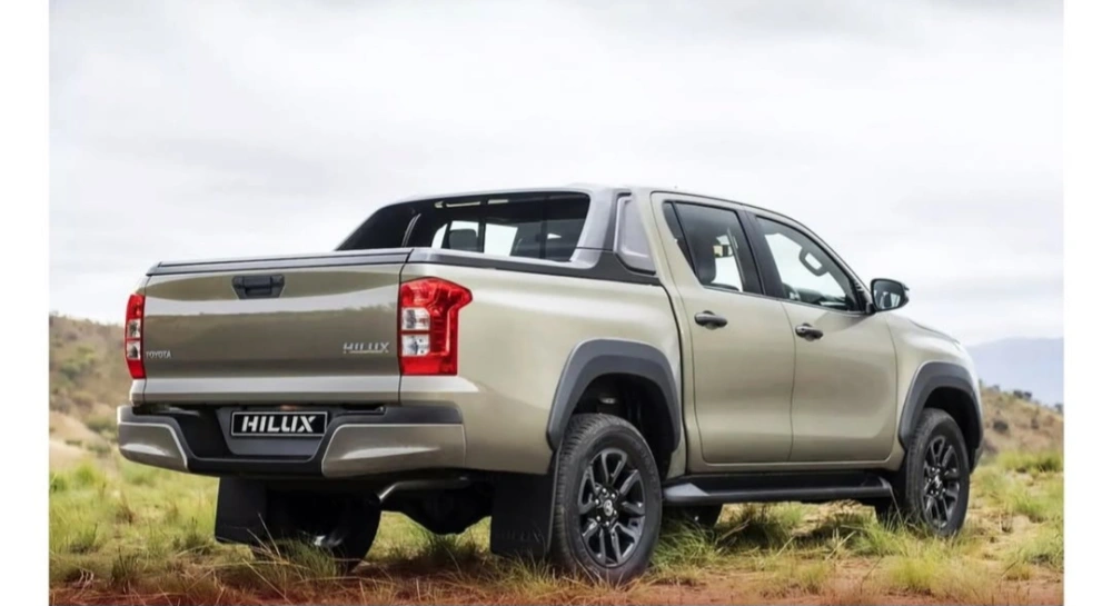 Bikin Heboh! Toyota Hilux Muncul dengan Desain Cyber Sumo dan Mesin Listrik