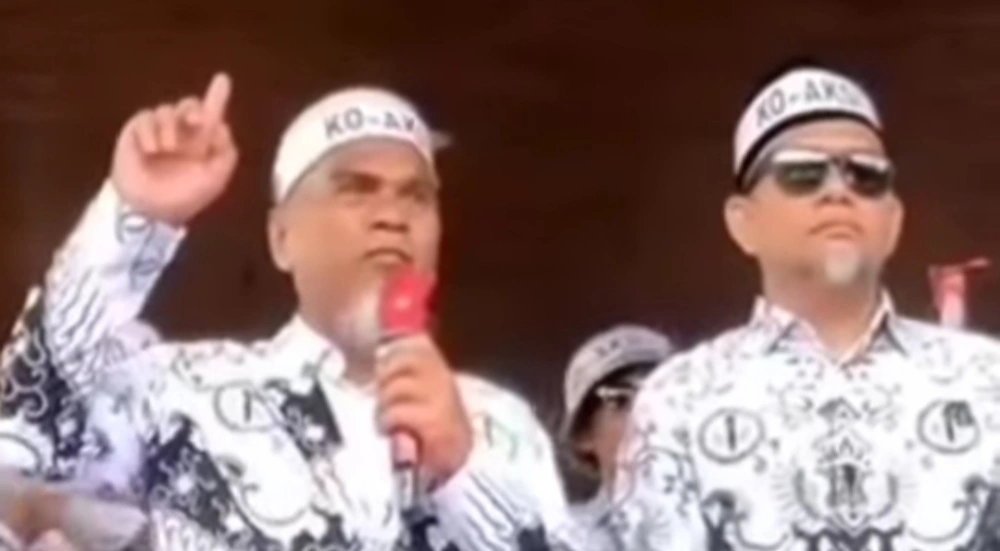 2 Guru di Luwu Utara menyampaikan aspirasi beberapa waktu lalu. [Instagram]