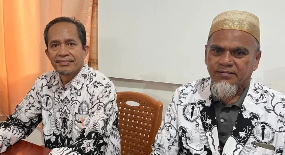 Selain Abdul Muis, Rasnal Mantan Kepsek juga dipecat jelang pensiun. [Instagram]