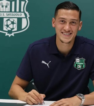 Jay Idzes Tampil Keren Pakai Hadiah Prabowo Subianto Saat Perkenalan di Sassuolo