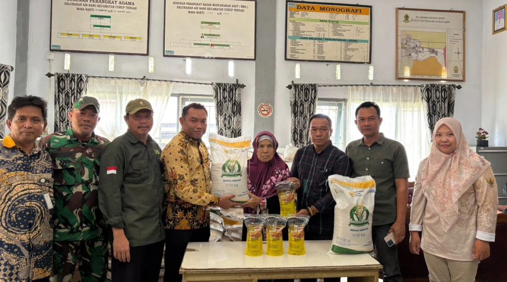 Bukan Cuma Beras, Kini Penerima Banpang di Rejang Lebong Dapat Minyak Goreng