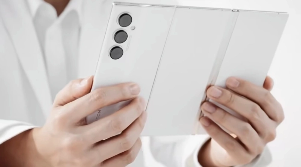 Ponsel Samsung Layar 3 segera rilis. [Instagram]