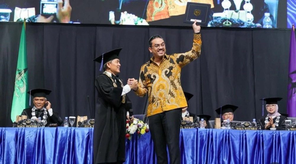 Menteri UMKM, Maman Abdurrahman menghadiri wisuda Trisakti. [Instagram]
