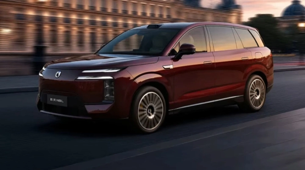 BYD Denza 8L memiliki desain futuristik. [Instagram]