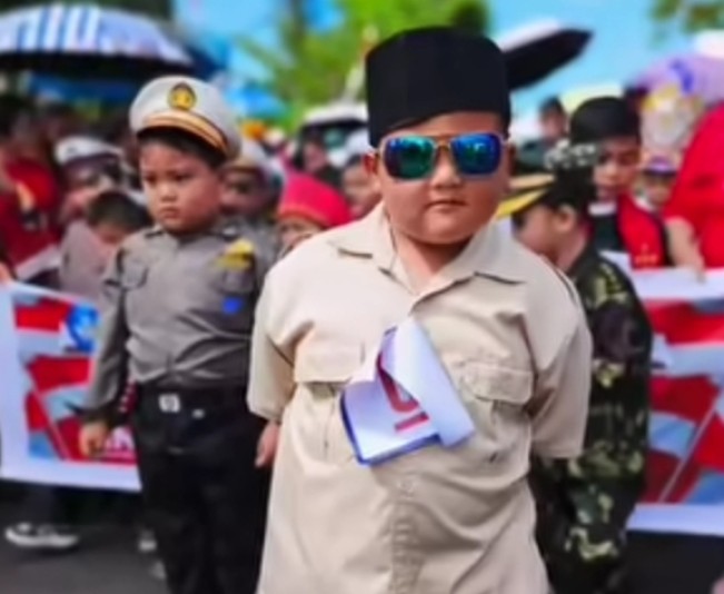 Bocah Cosplay Mirip Presiden RI yang Viral di Medsos Dapatkan Hadiah dari Prabowo
