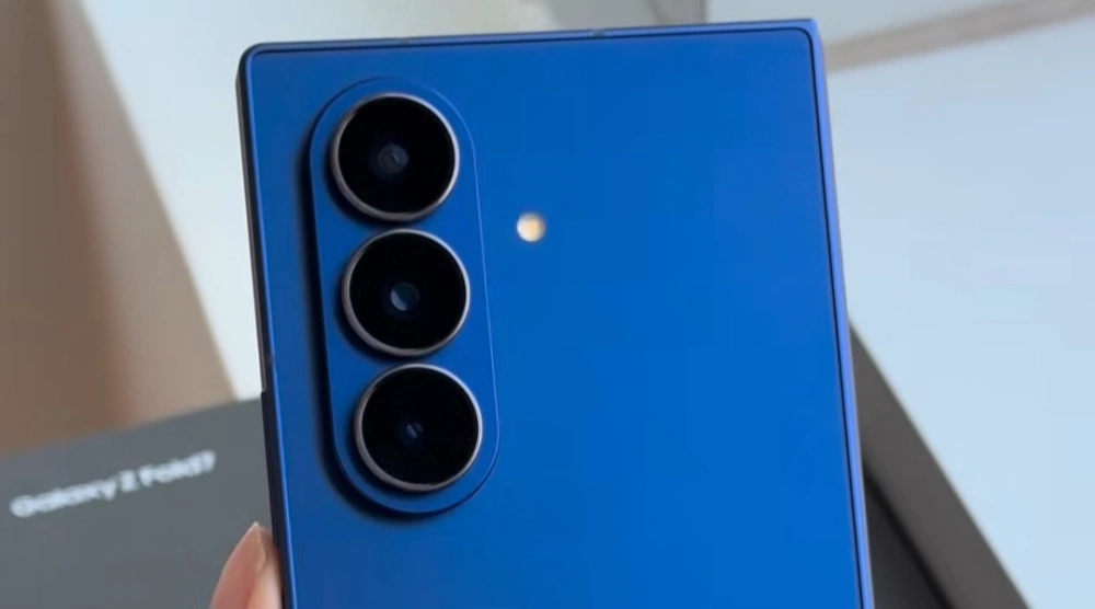 Z Fold, HP Super tipis Samsung dengan Kamera yang bisa diandalkan. [Instagram]