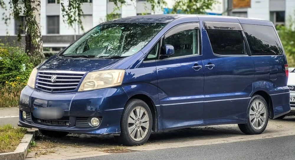 Toyota Alphard Generasi Lama. [Instagram]