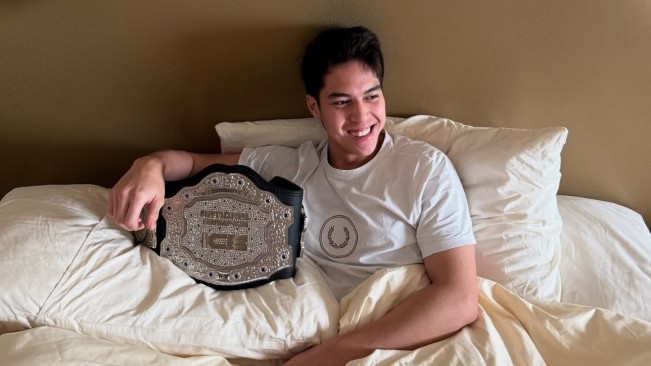 El Rumi Pamer Sabuk ICB Saat Bangun Tidur, Menang TKO Lawan Jefri Nichol