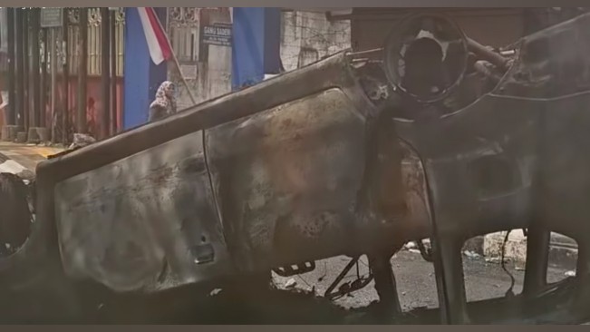 Demo Bupati Pati Ricuh, Massa Bakar Mobil Polisi